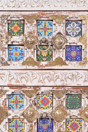 Comodino 4 ante in massello di mango intagliato