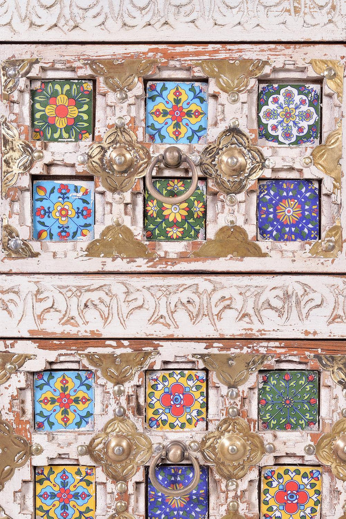 Comodino 4 ante in massello di mango intagliato