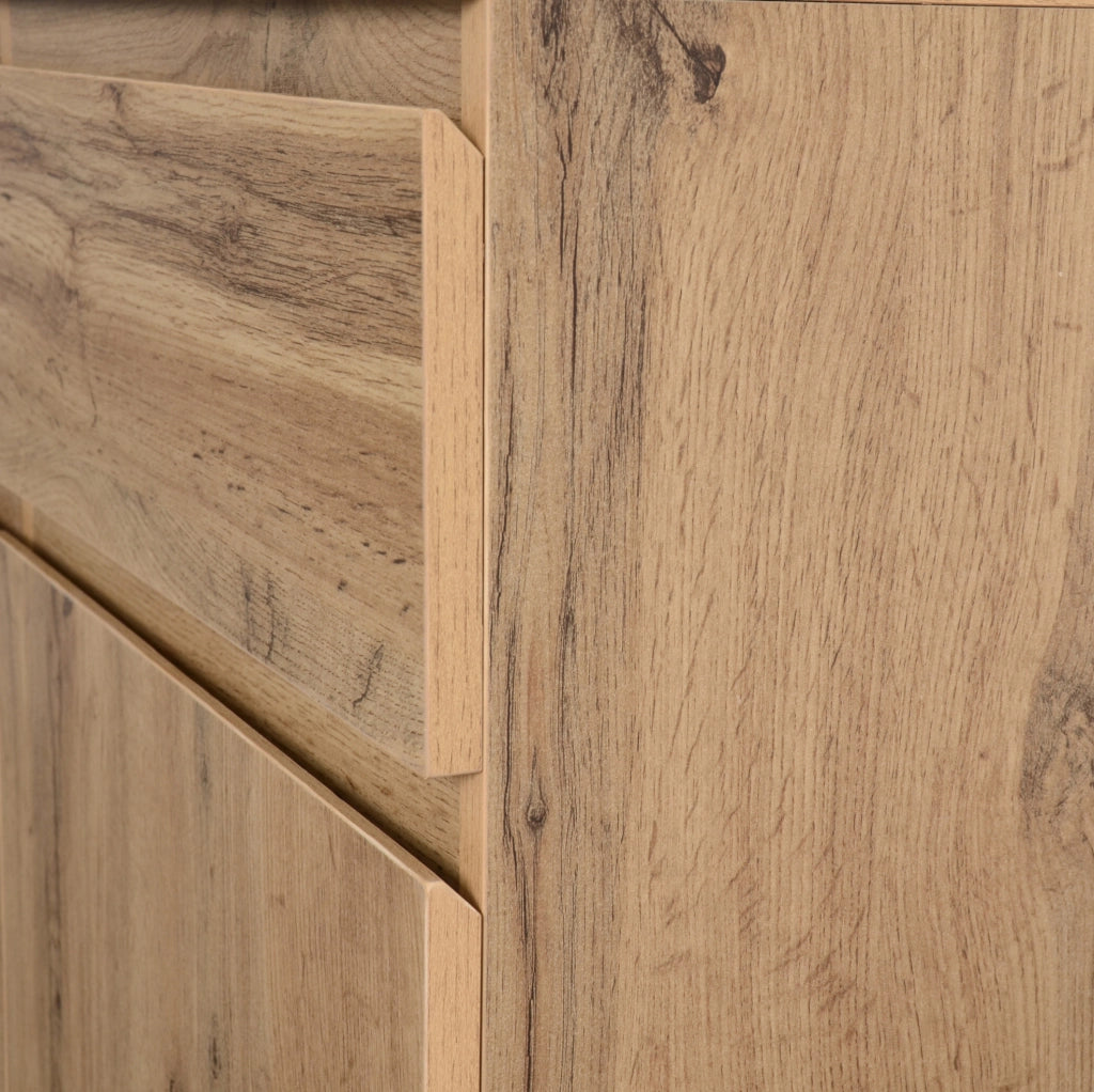 Credenza 135x40x81 cm con 3 ante e 3 cassetti; ripiani regolabili in pannello truciolare naturale