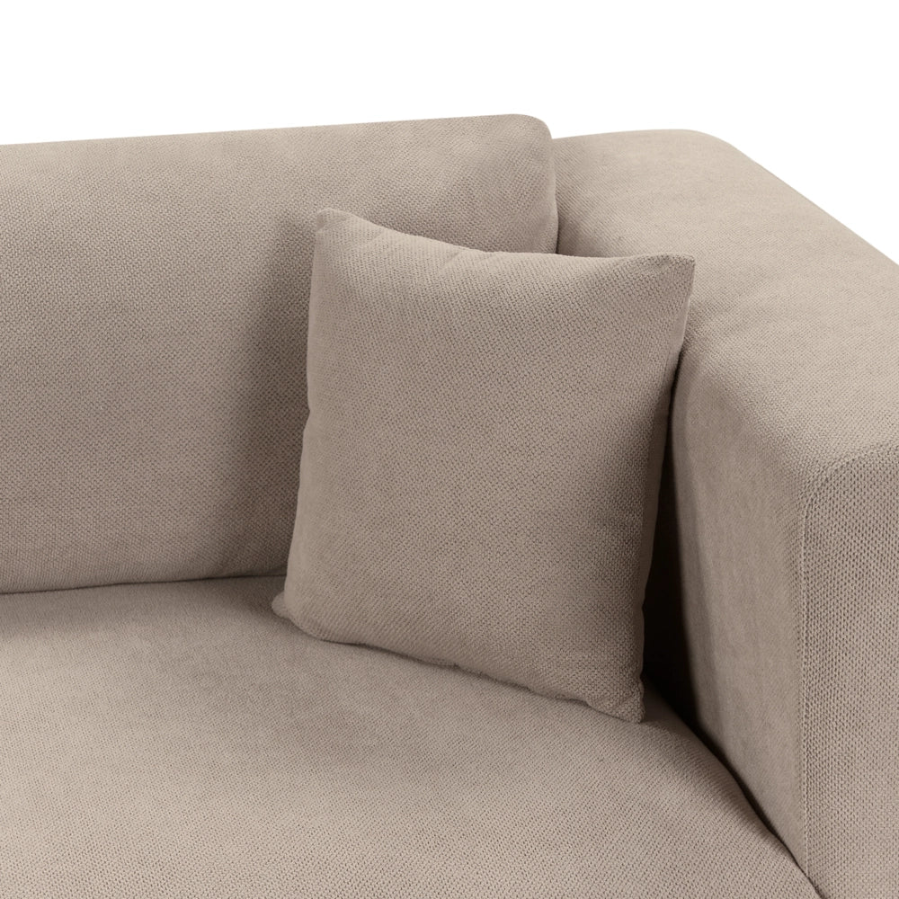 Divano moderno in tessuto tortora 4 posti con gambe in legno stile moderno
