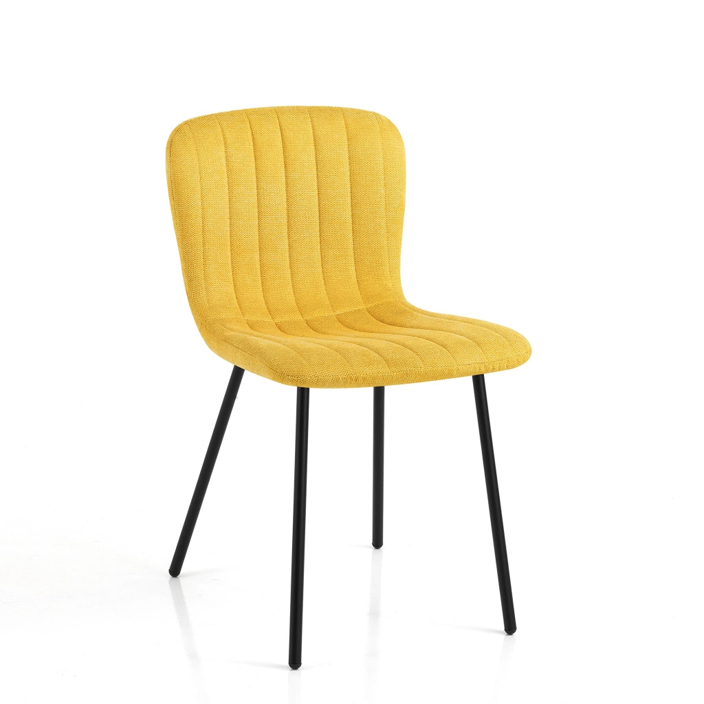 Sedia KARYA YELLOW in velluto giallo con gambe nere in metallo