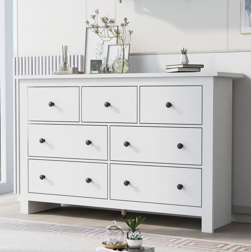 Credenza bianca con 7 cassetti in pannello di particelle, capiente e versatile per la casa