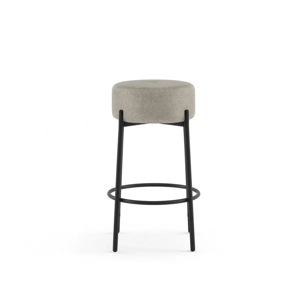 Set di 2 sgabelli da bar e cucina in tessuto grigio chiaro Toffee con struttura in metallo e poggiapiedi | Duzzle