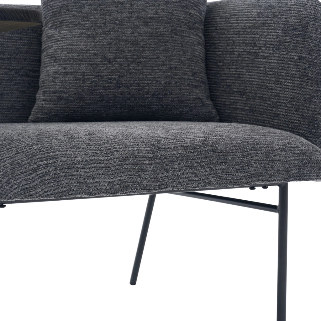 Poltrona moderna in chenille grigio scuro con tavolino laterale e 2 tasche portaoggetti