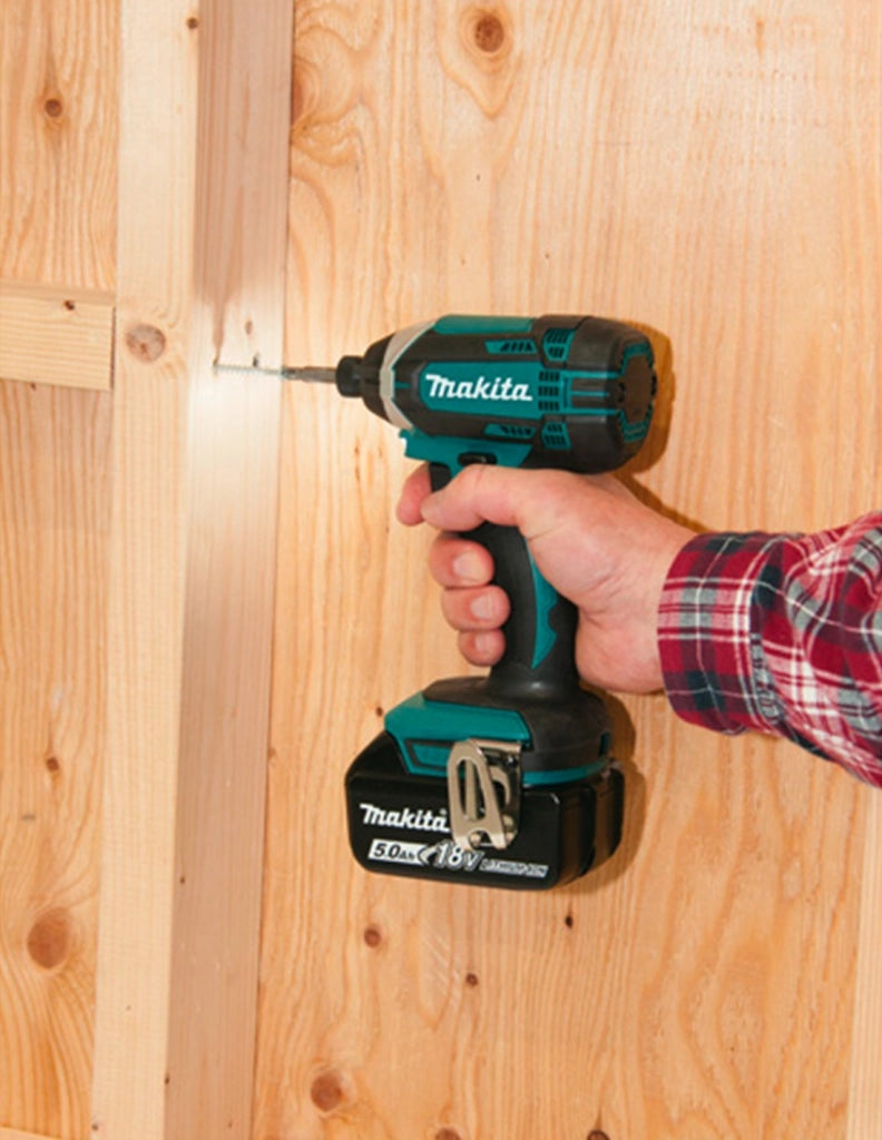 Avvitatore ad Impulsi MAKITA DTD152RMJ (2 x 4,0 Ah + DC18RC + MAKPAC 2)