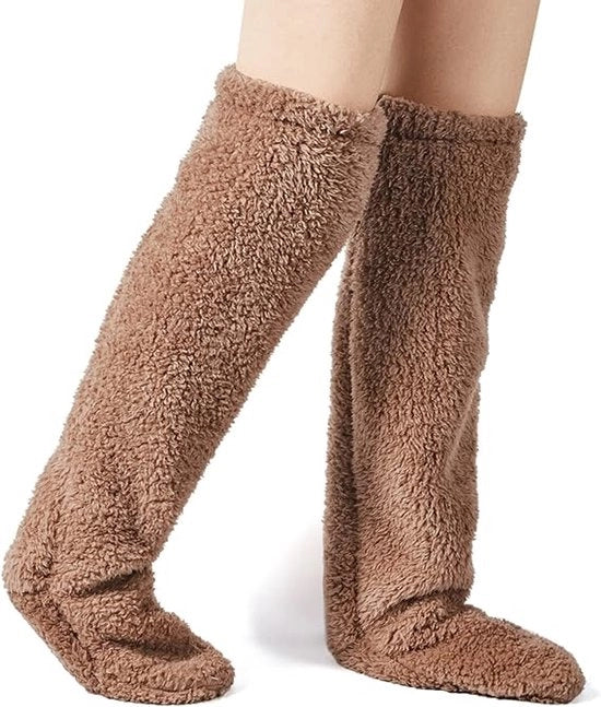 Sokke lunghe per ginocchio - Pelle morbida + Caldo + Fluff + Model femminile - Calze per inverno / Calze calde per gambe / Calze per dormire / Calze comode - Ideali per inverno, casa, dormire & comfort termico