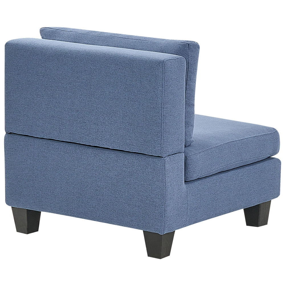 Divano componibile a 5 posti imbottito lato destro in tessuto blu con gambe nere e pouf stile moderno