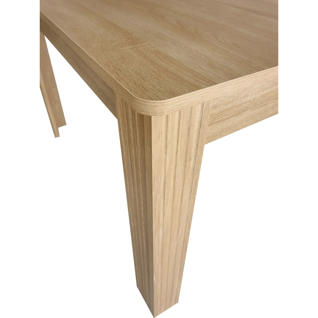 Tavolo da pranzo moderno effetto rovere con struttura stabile e piano in truciolare