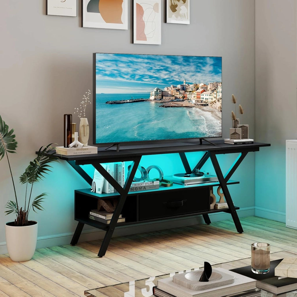 Mobile TV da 140 cm, Panca TV per TV da 55 a 65 pollici, Tavolo consolle a 3 livelli con luci a LED regolabili, cassetto in tessuto rimovibile, stazione di ricarica, per soggiorno, camera da