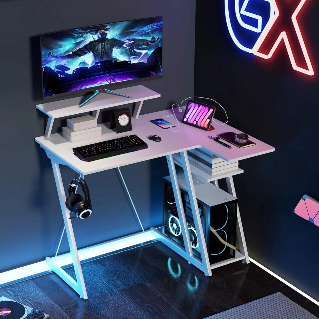 Scrivania per computer con base di ricarica integrata, scrivania per gaming con telaio in metallo e ripiano per monitor, scrivania per PC con supporto per CPU e gancio per cuffie dal look
