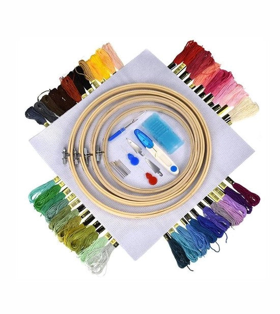 Set di cucito a mano con 5 strisce di bambù per cucito - 50 fili di colore - set di aghi - kit di punto di croce - lavoro di cucito a mano - ideale per tempo libero - set di punto di croce