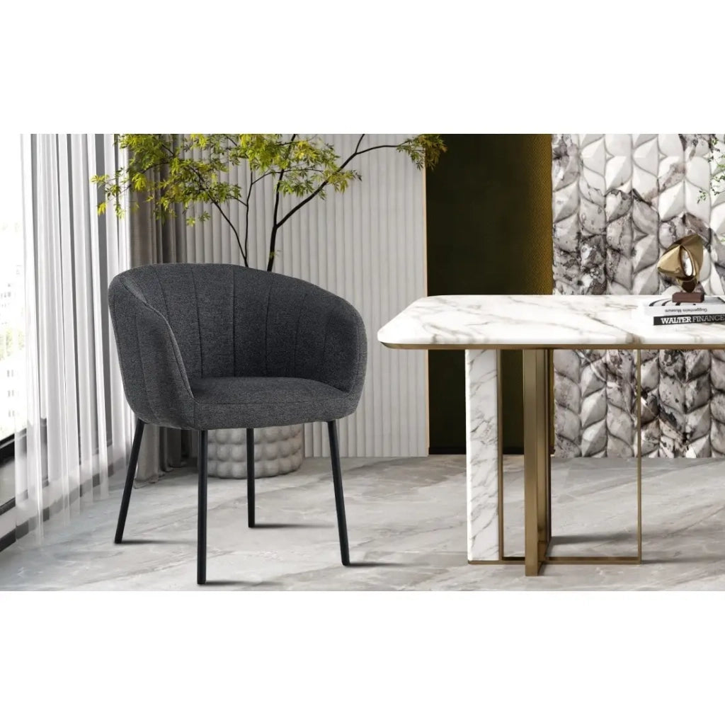 Sedia SEVILLE in tessuto grigio scuro, dimensioni H79 x L57 x P62, ideale per la tua cucina o sala da pranzo.