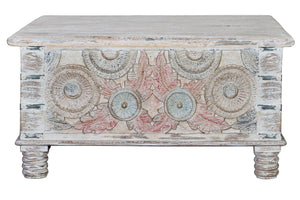 Tavolino in massello di mango intagliato, grande capacità contenitiva