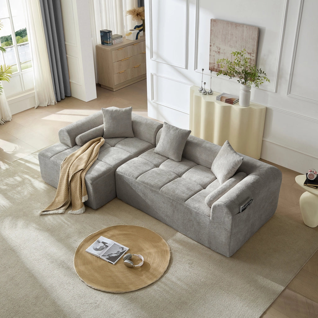 Divano angolare ULEVR 263x132,5x68 cm in tessuto chenille grigio chiaro con tasca laterale