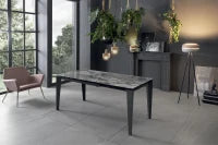 E-STYLO Tavolo allungabile con top in ceramica marmo grigio e vetro temperato, gambe in metallo antracite, 80cm X 120/170cm H. 76cm.