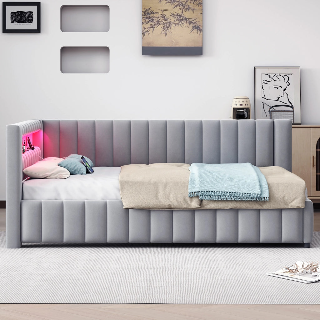 Letto una piazza e mezza 140×200 cm con LED; USB e testiera; senza materasso; velluto; grigio