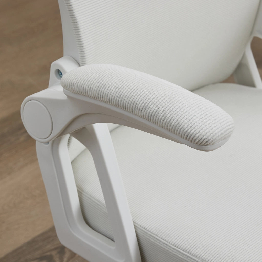 Sedia da ufficio ergonomica in rete traspirante con supporto lombare regolabile e braccioli ribaltabili bianca