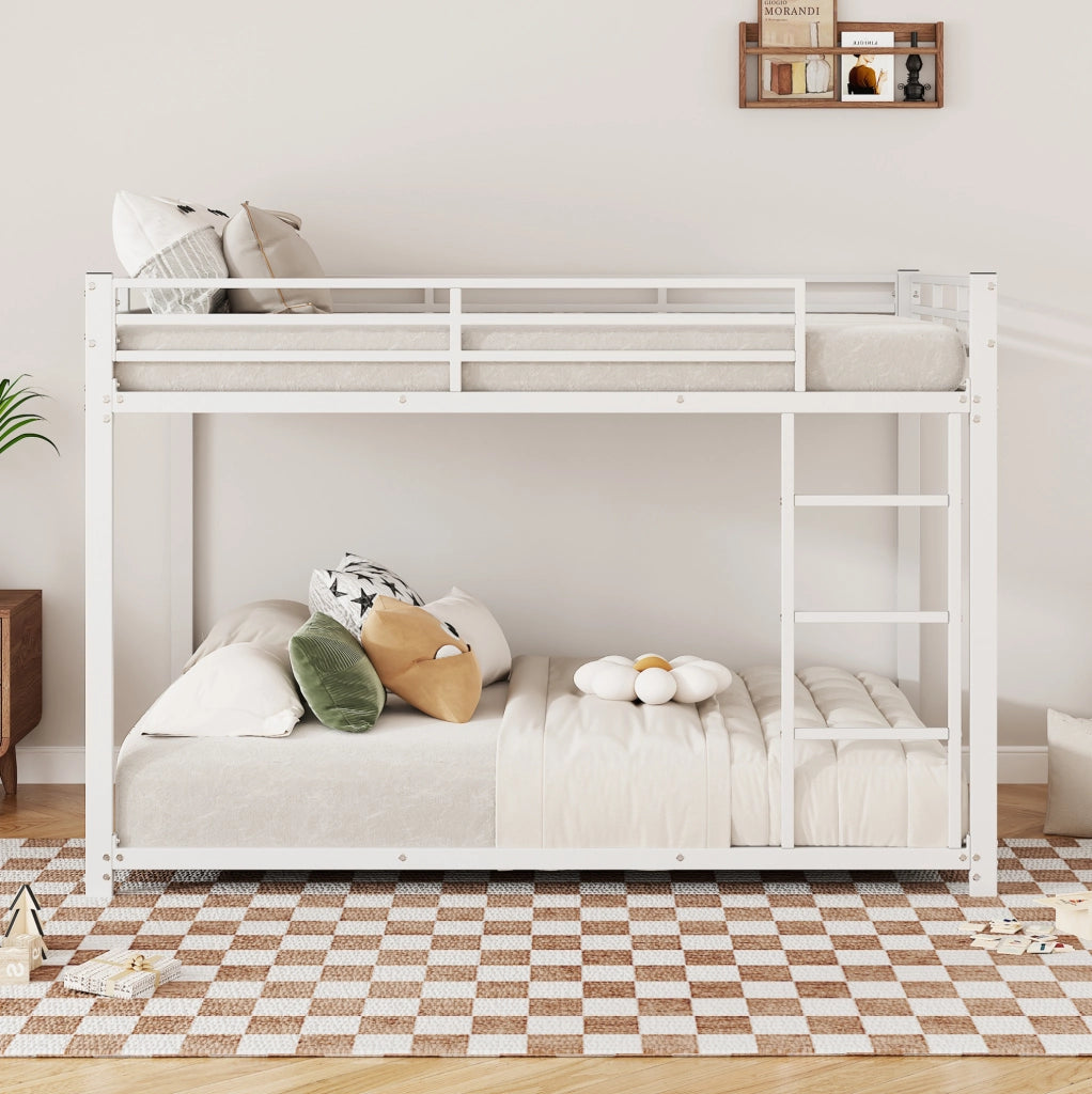 Letto a castello 140x200 cm salvaspazio; struttura stabile; metallo bianco
