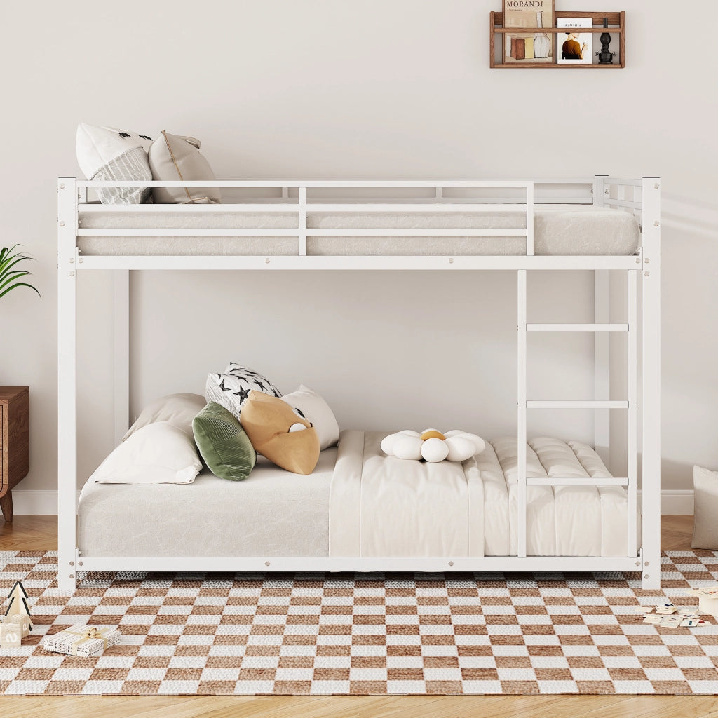 Letto a castello 140x200 cm salvaspazio; struttura stabile; metallo bianco