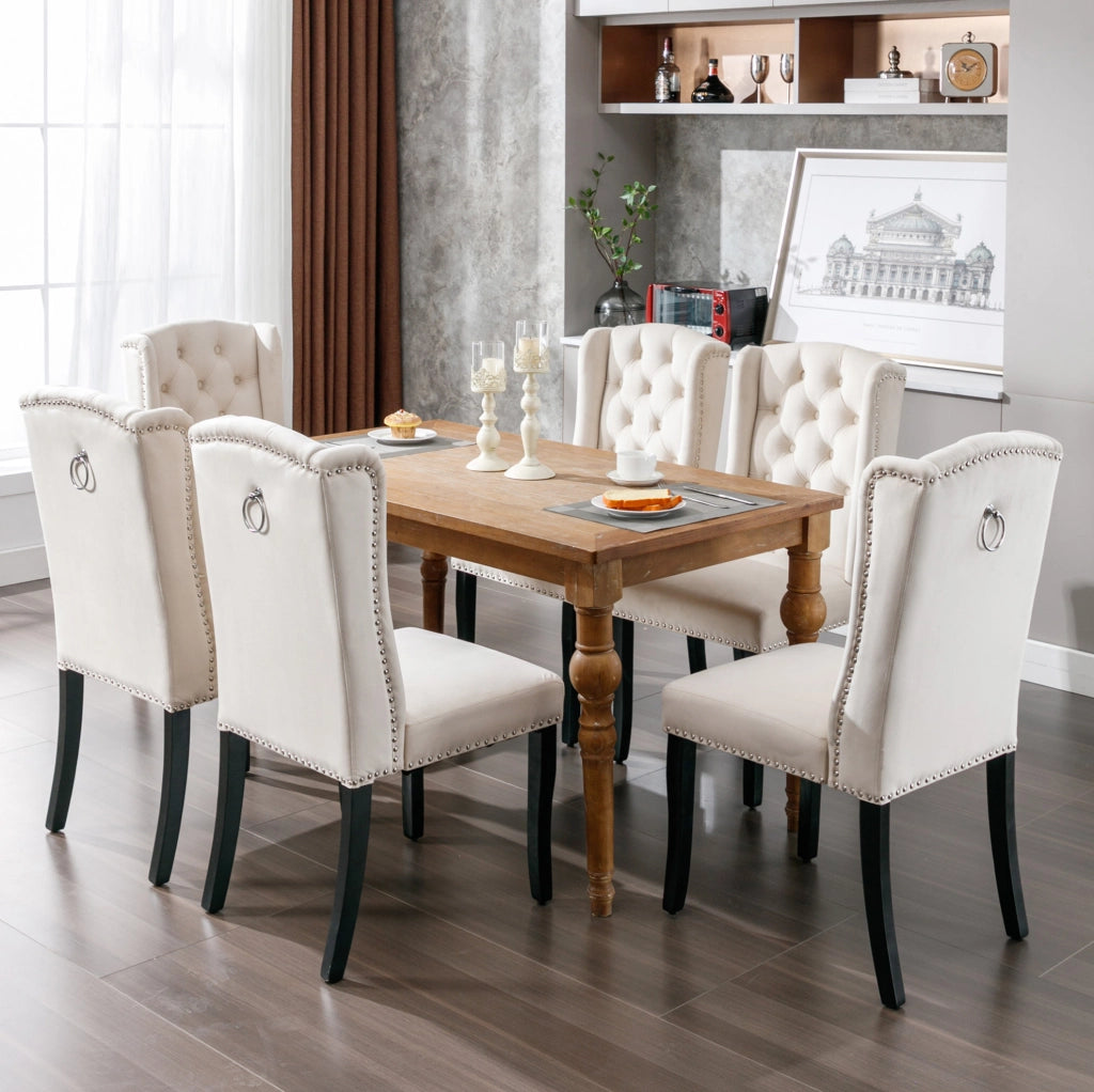Set di 2 sedie da pranzo in velluto beige con gambe in rovere; schienale curvo e dettagli capitonné