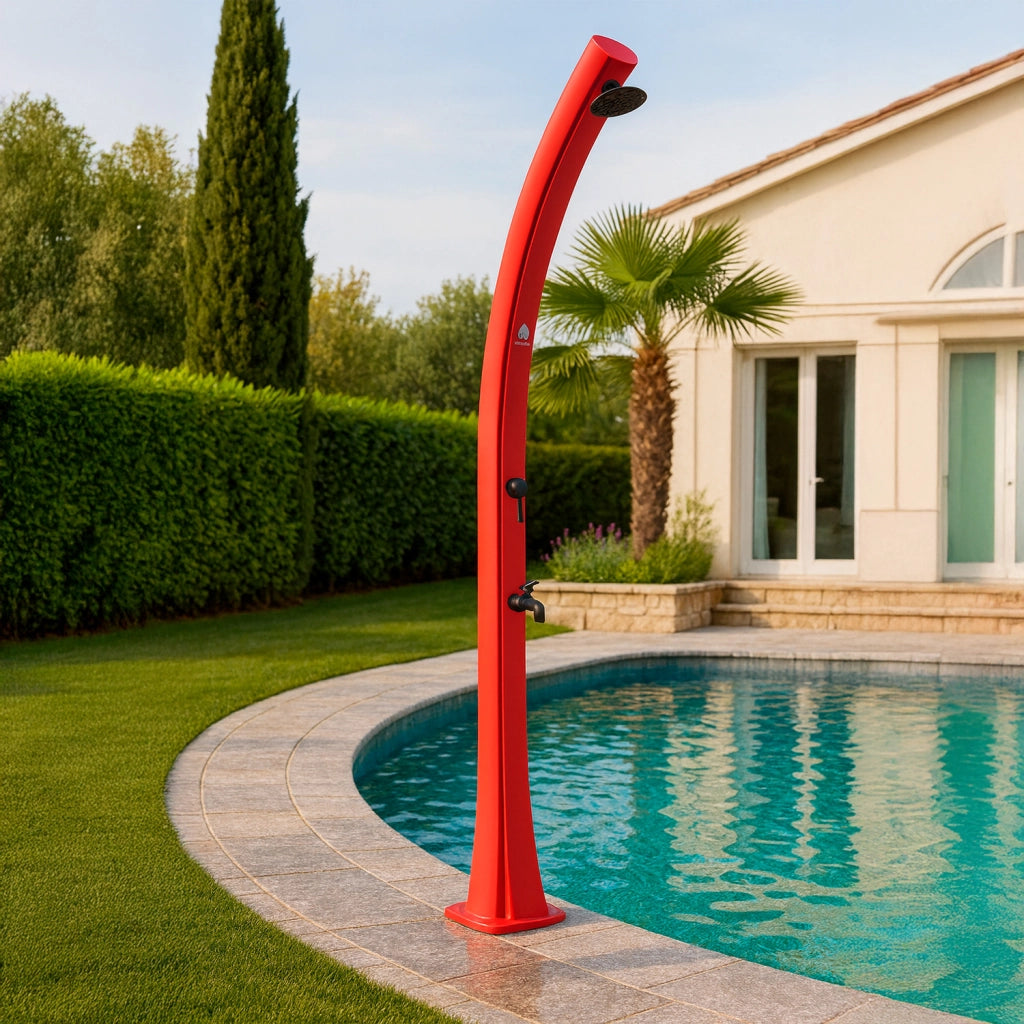 Sined Sole Doccia Solare Curva In Polietilene Hd Con Soffione e Lavapiedi Da 25 Lt Rossa