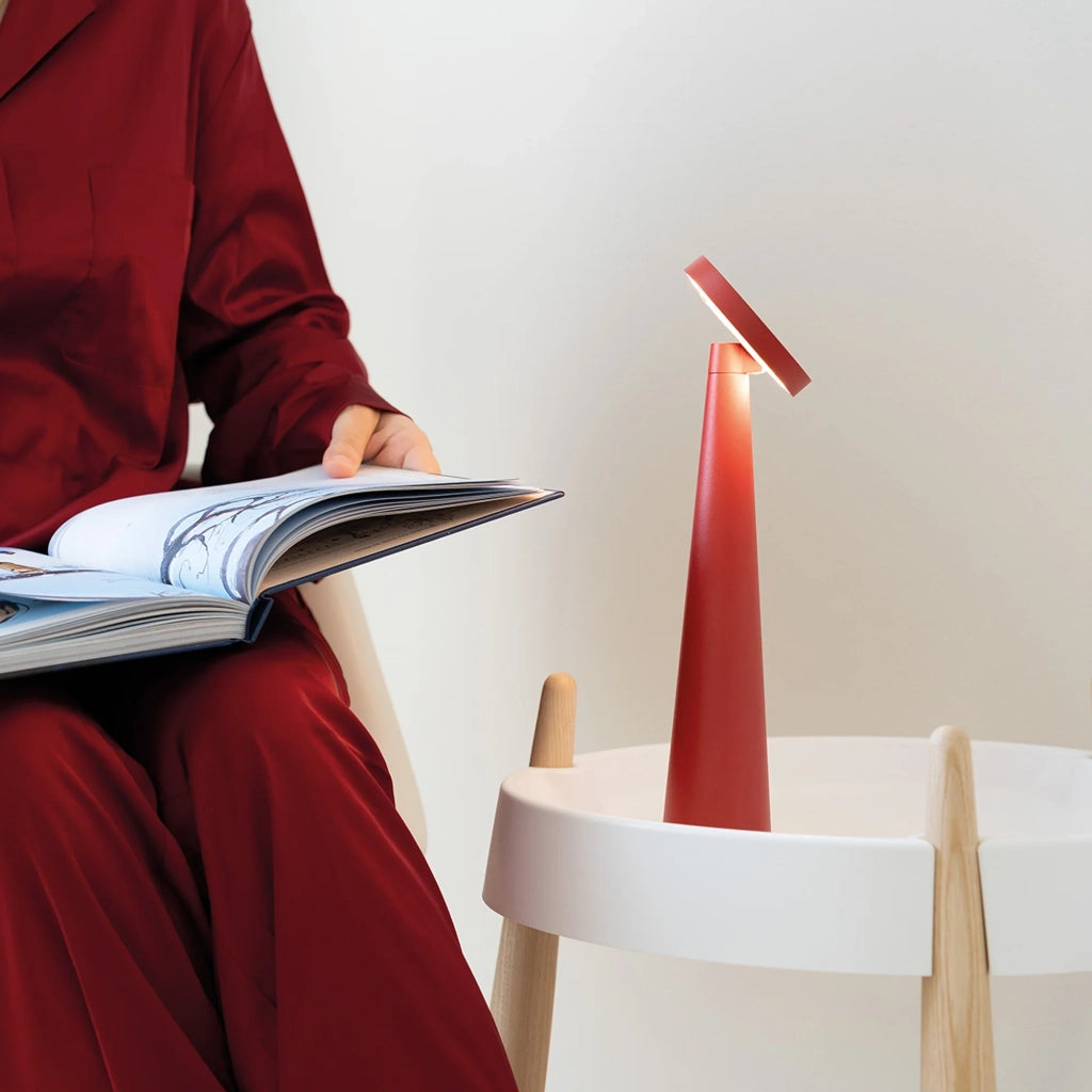 Zafferano Lampada da Tavolo Ricaricabile Angelina - Senza Fili, Testa Orientabile, Controllo Touch, Design Moderno per Interni - Colore Bianco