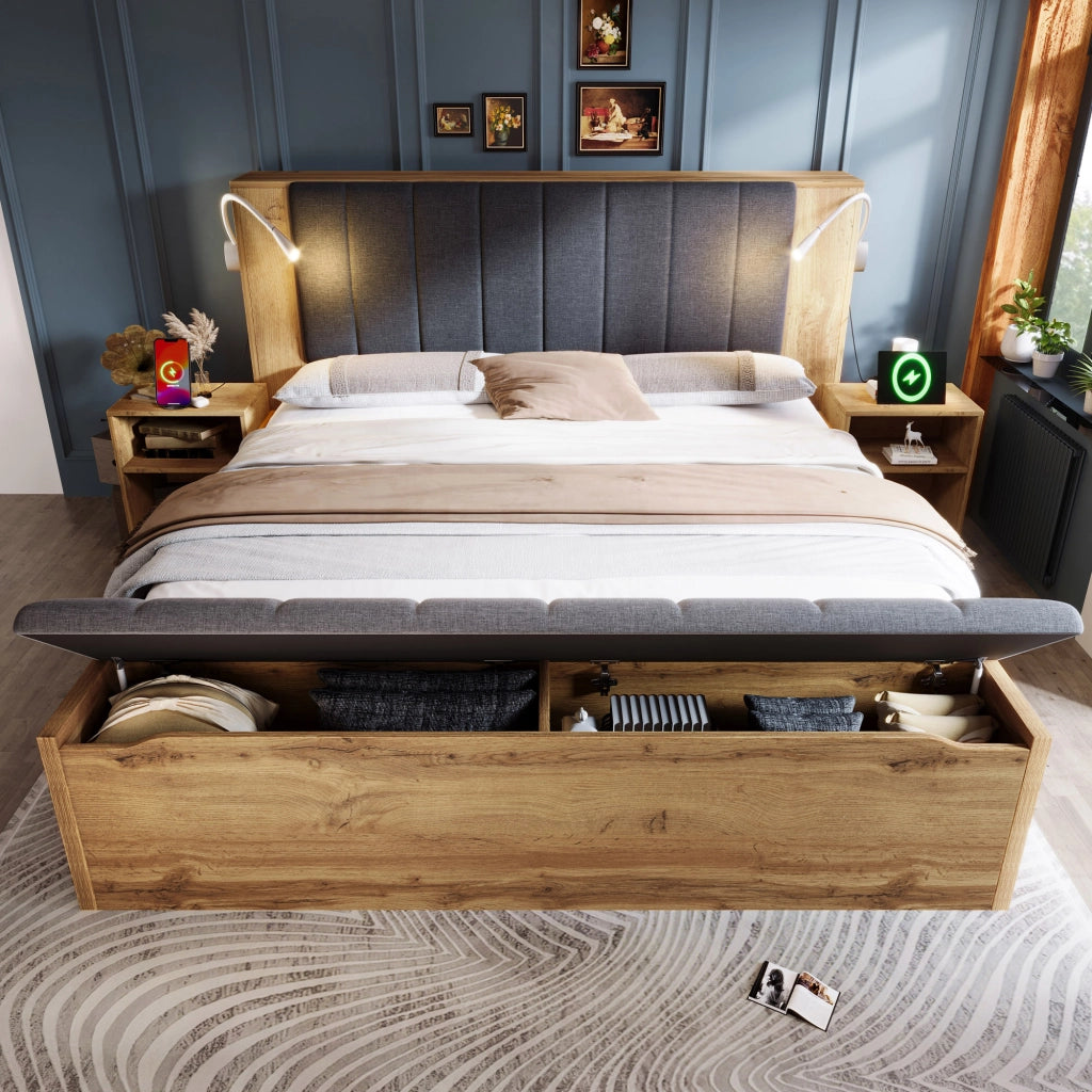 Letto in legno quercia 160x200 testiera in lino comodini panca lampade USB doghe