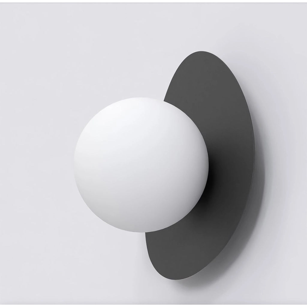 Lampada da parete OVO in acciaio nero con diffusore sferico