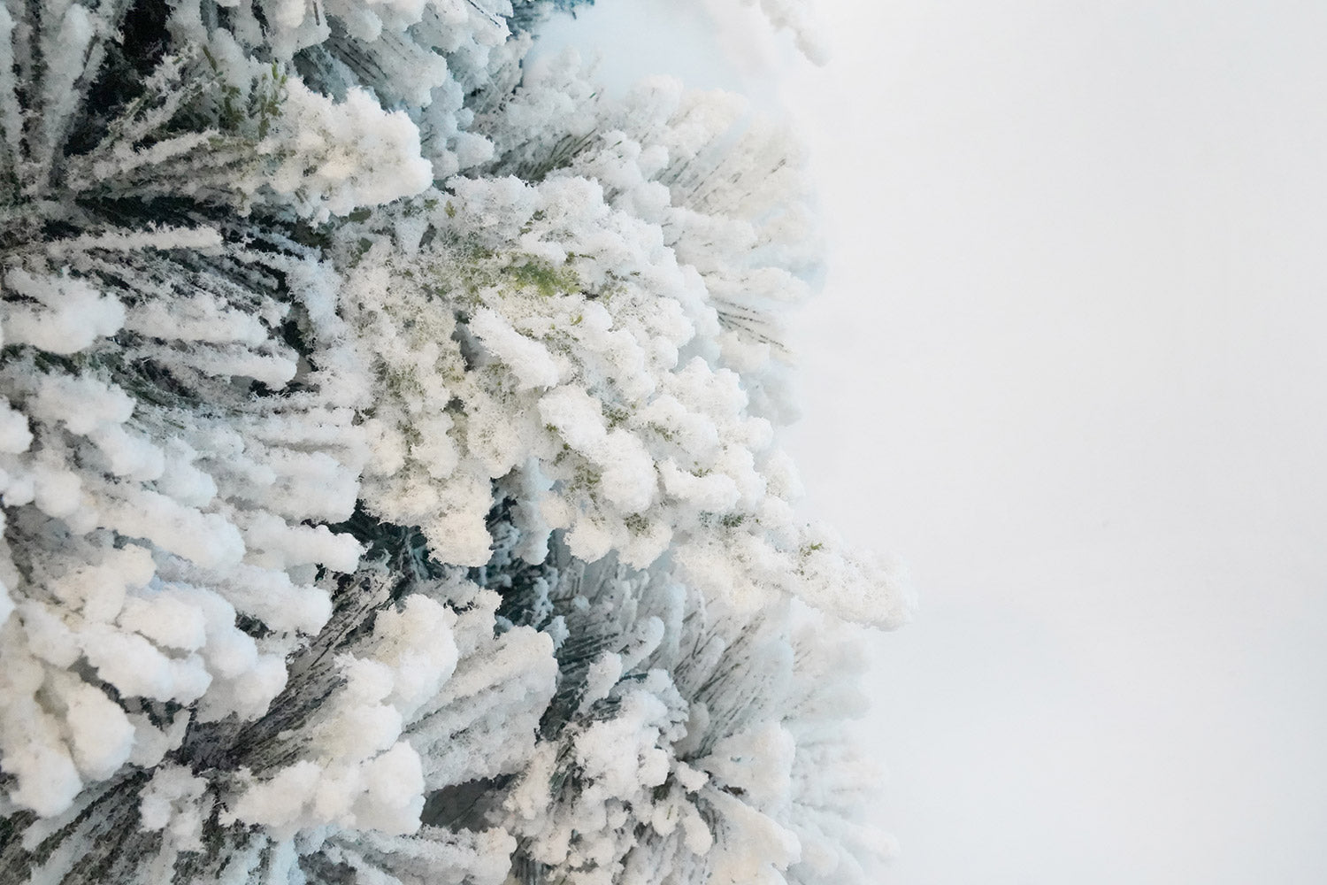 Albero di Natale Artificiale Innevato 210 cm 65 Rami  Foresta Premium Verde