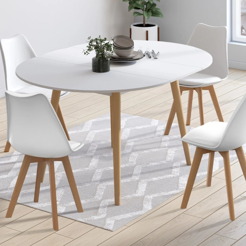 IDMarket - Tavolo da pranzo rotondo allungabile ANGELA bianco con gambe in legno 110 - 150 cm e set di 4 sedie SARA bianche