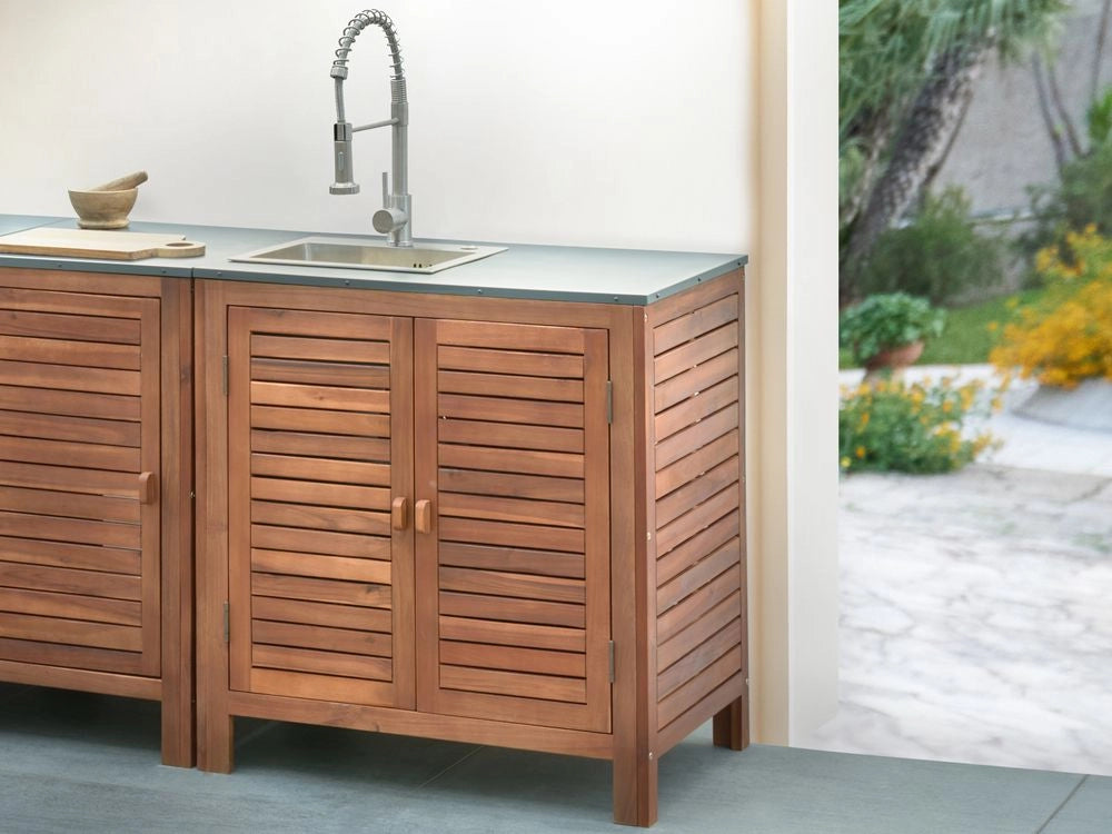 Mobile da giardino in legno di acacia a 2 ante e 2 ripiani 80 x 50 x 83 cm Piano in acciaio con lavello e rubinetto Marrone e argento