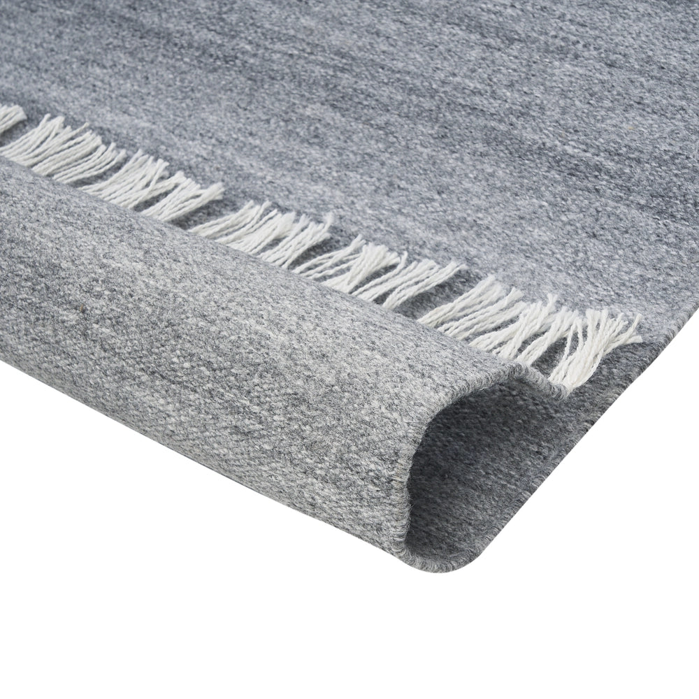 Tappeto in PET riciclato colore grigio con frange 160 x 230 cm interno esterno