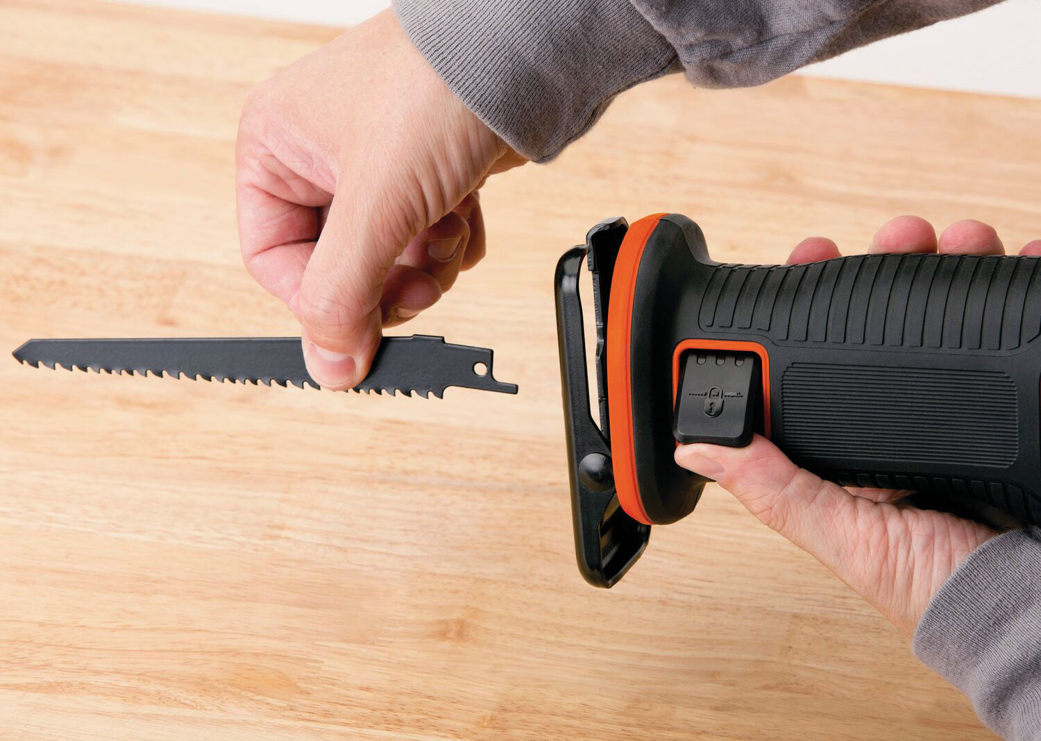 Black+Decker SEGA UNIVERSALE A BATTERIA BDCR18-QW 18V 1 batteria 1,5 Ah