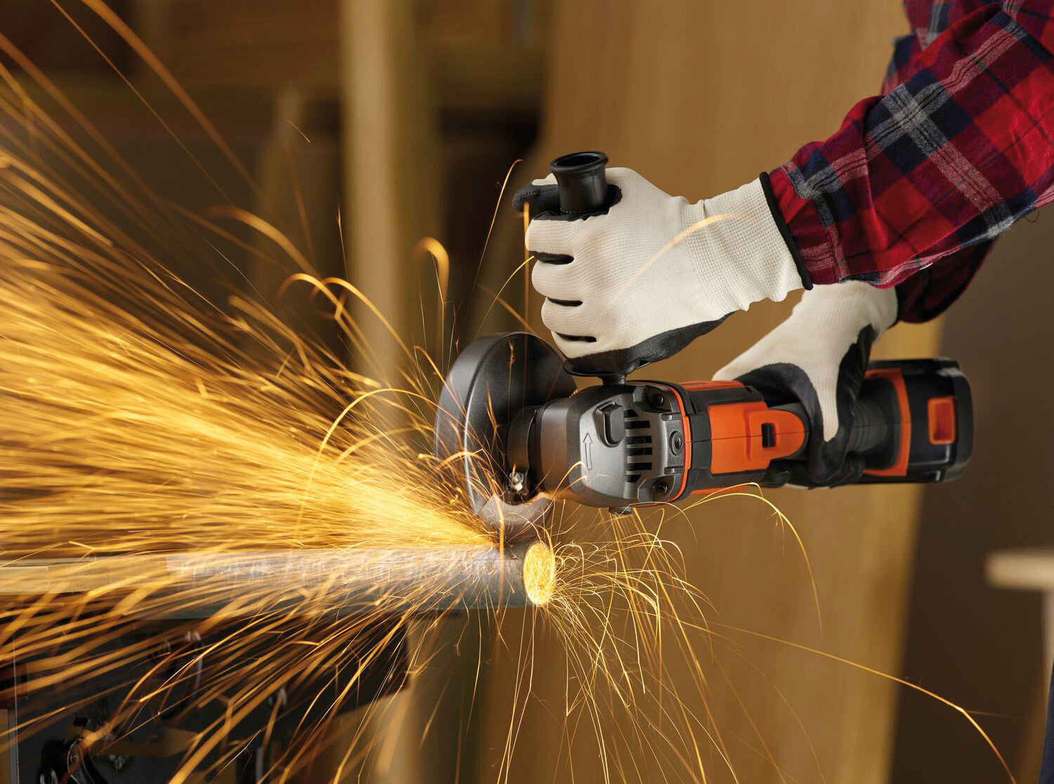 Black+Decker SMERIGLIATRICE A BATTERIA BCG720M1-QW 115/125 mm. 18V 1 batteria 4,0 Ah