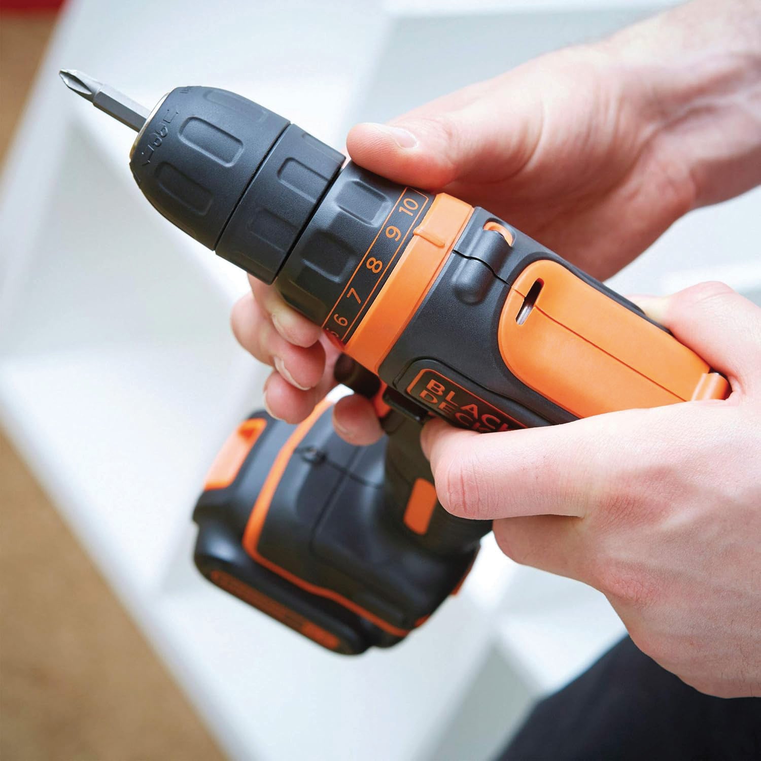 Black+Decker TRAPANO AVVITATORE BDCDD121BKA-QW 10,8V 2 batterie 1,5 Ah valig.+40 acc.