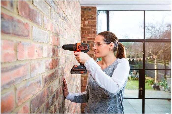 Black+Decker TRAPANO AVVITATORE A PERCUSSIONE BDCHD181B3A-QW 18V 3 batterie 1,5 Ah valig.+120 acc.