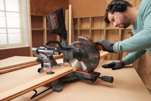 Black+Decker TRONCATRICE RADIALE BES701-QS 216 mm. 1.500 W