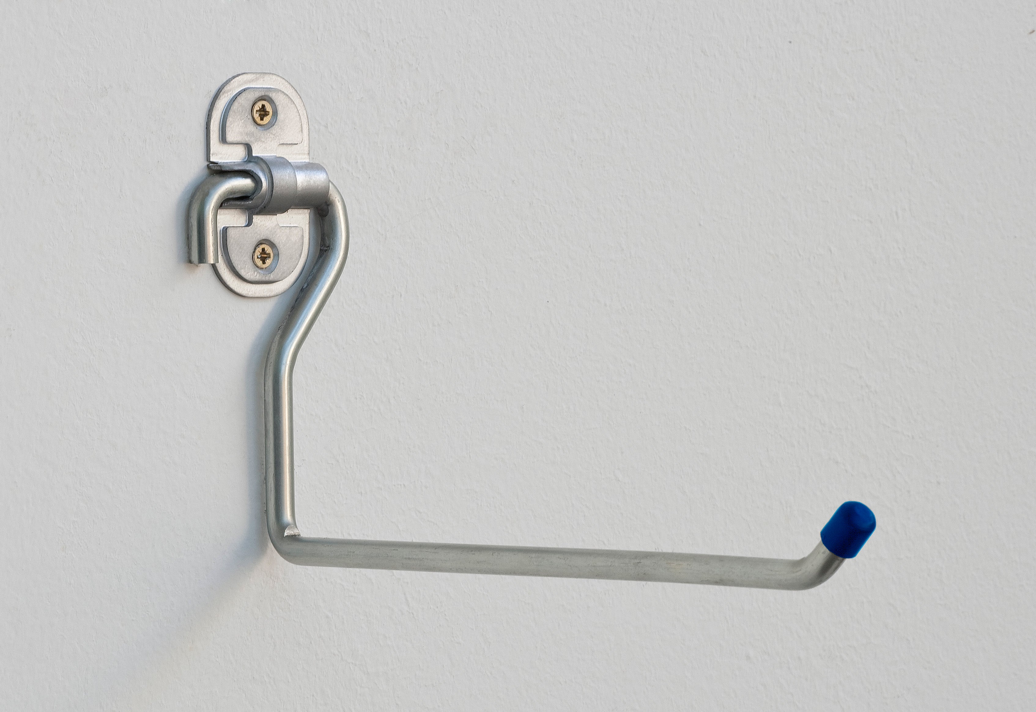 GANCIO A L DIRITTO DA PARETE  mm.150 10.00 pz