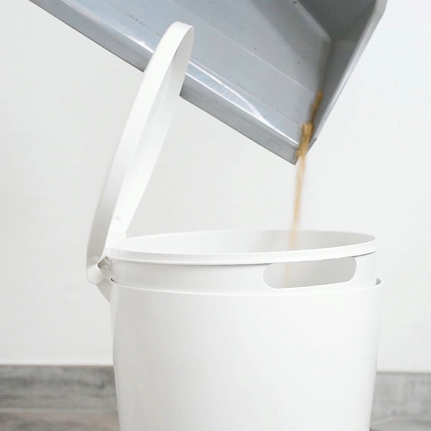 SET SCOPA CON PALETTA REGINA SET cm. 24x20x88 h