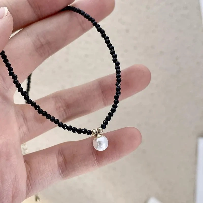 Collana estiva di perle di cristallo nero fatta a mano, regalo di Natale o compleanno.