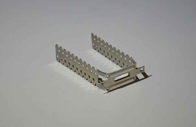 STAFFA UNIVERSALE X CARTONGESSO X PROFILI A PARETE 50 MM. 100.00 pz