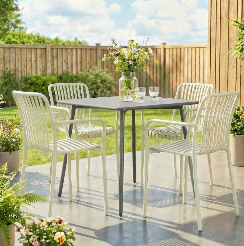 Set di 4 sedie da giardino impilabili con braccioli; bianco crema