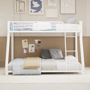 Letto a castello 90x190 cm e 140x190 cm con scala in ferro bianco