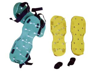 SANDALI PER ARIEGGIARE IL TERRENO    IL CAMPO