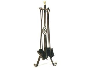 SET 4 ATTREZZI PER CAMINO DECORO PIGNA CON TREPPIEDI  cm.35x70h.    MILLE