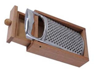 GRATTUGIA IN ACCIAIO INOX CON STRUTTURA IN LEGNO    CALDER