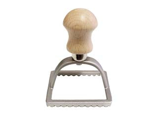 STAMPO RAVIOLI QUADRO IN ALLUMINO CM.6,8  cm.6,8x6,8x9h.    CALDER