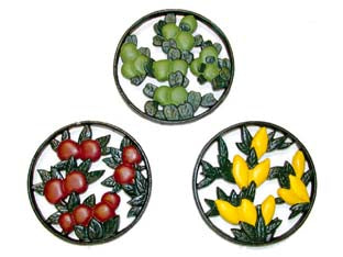 SOTTOPENTOLE TONDI IN GHISA DECORATI  in set da pz.3    XTRA