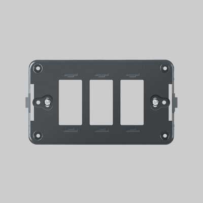 SUPPORTO A PARETE PER SERIE 'TONDO' 3 MODULI - EC ELETTROCANALI