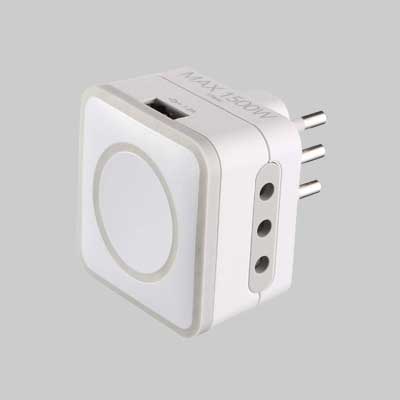 ADATTATORE TRIPLO CON PORTA USB 10A 2P+T - 2 prese 10A+T